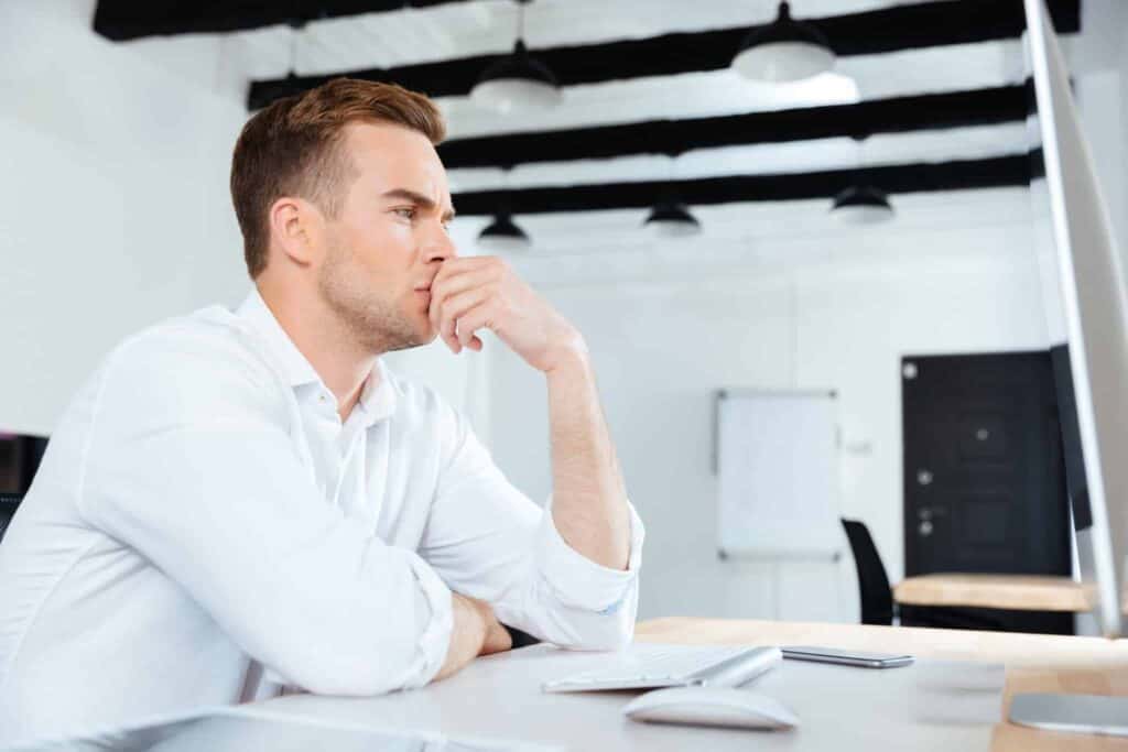 Think Really Hard Before Leaving a Negative Review 1 leaving negative review 003